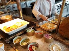 -百灵希尔顿逸林酒店大堂吧