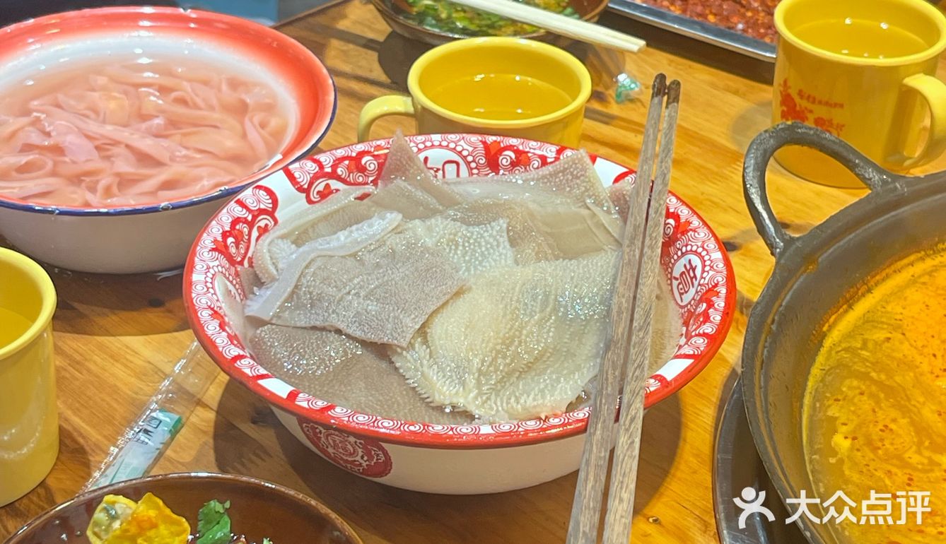 锅底是灵魂，他家的锅底辣得够劲，麻得过瘾