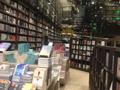 -钟书阁(群光广场店)