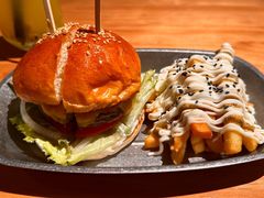 -三勾JJJ Burger&Coffee(梅溪湖店)