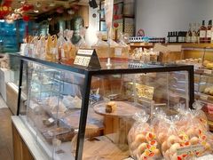 面包甜点陈列柜-匠造烘焙(上海湾店)