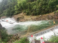 -安吉龙王山峡谷漂流