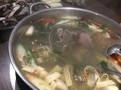 -乡土黄·鲜牛肉火锅·小龙虾(兴业街店)