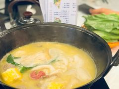 -鲜入围煮花胶鸡海鲜火锅