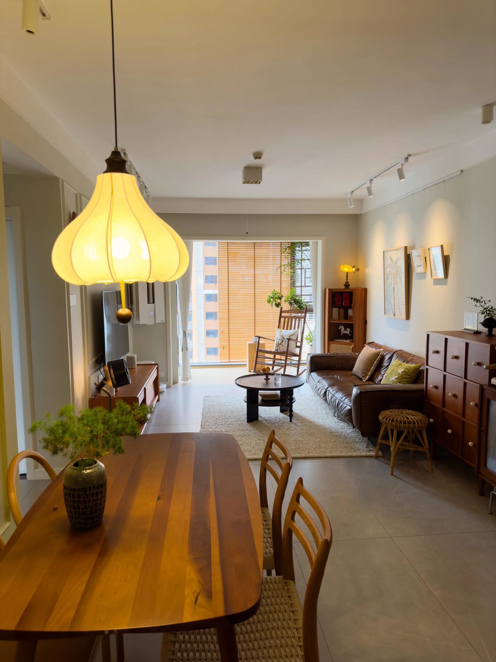 房子89平,套内大概70,3房2卫的餐客厅一体户型