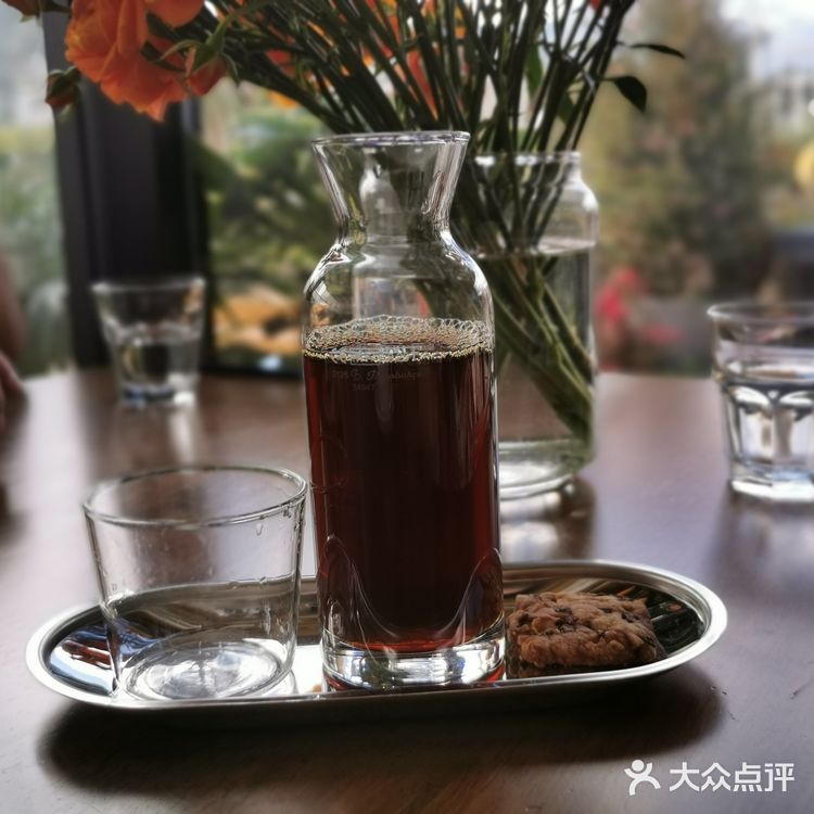 不一会儿我们的晚餐就上了桌。这家店已经开了十年