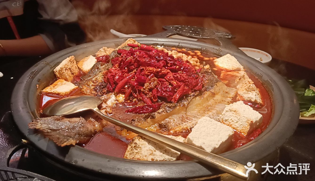 又是被探鱼征服的晚上，鲜青椒爽麻烤鱼，爽麻无限越吃越嗨！