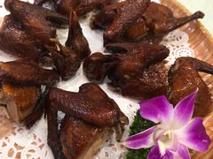 红烧乳鸽-三辣馆