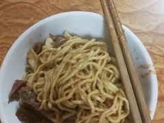 -松树干拌面店