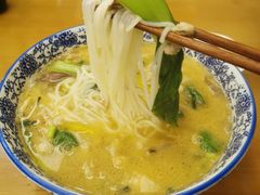 -邱芳粉店(迎宾大道旗舰店)