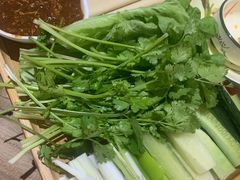 蘸酱菜-东北农家院·铁锅炖(莘庄店)