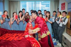 -现代经典婚纱摄影