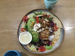 照烧鸡肉配牛油果拉法沙拉-HELLO 27 意面·沙拉·帕尼尼