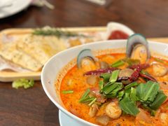-Chom Cafe and Restaurant