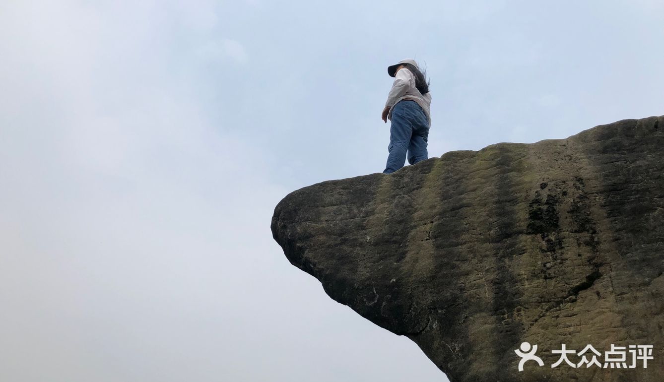 登上鸡冠石的山顶 眺望美的风景