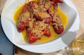 Spicy Garlic Crawfish (Head-First)