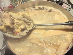 -尚尚仙·酸汤猪手·猪肚鸡火锅(华联万柳购物中心店)