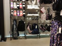 -lululemon(上海浦东IFC店)