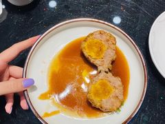 鸭蛋黄狮子头-梅飞酒家(名辉豪庭店)