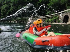 -安吉龙王山峡谷漂流