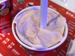 草莓芝士蛋糕粒暴风雪-DQ·蛋糕·冰淇淋(融创茂店)