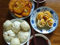 阿姨做的南瓜饼和花卷馒头，好吃-贝斯特月嫂·育婴护理(北外滩总店)