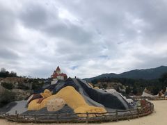 -彩色沙林风景区
