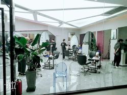 -变画·发型STUDIO