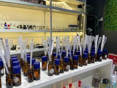 -妤香手工DIY香水调香室·团建·私人订制(欧亚新生活店)