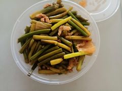 蒜苔炒肉丝-中医院-的食堂
