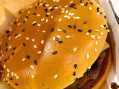 双层北美烧烤风味安格斯厚牛堡-麦当劳(东大桥店)