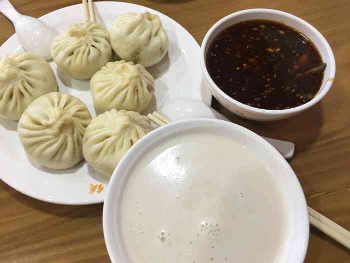 李记前门包子铺-"[薄荷]环境:这家包子店店面不大,但是.