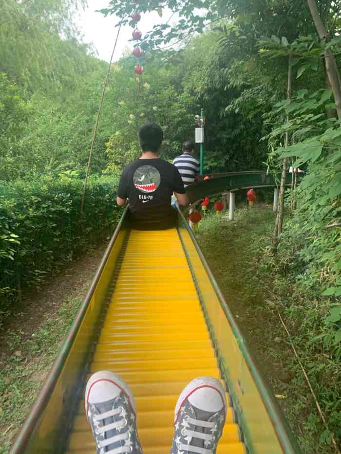 翡翠山山顶五彩滑道售票处-"五彩滑道,去了那么多年的闵体,真的是第一