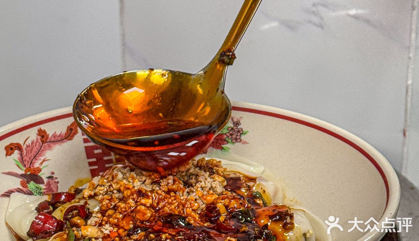 我zui爱他们家的招牌老妈蹄花了！猪蹄炖的软烂！