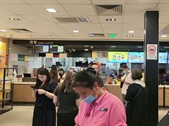 -麦当劳(上海虹桥站30B检票口楼上)