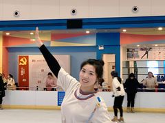 -冰纷万象滑冰场(赣州华润万象城店)