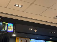 -麦当劳(上海虹桥站30B检票口楼上)