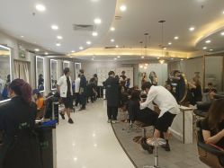 点击看大图 -八佰伴8008星级形象店