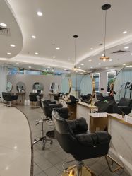 点击看大图 -八佰伴8008星级形象店
