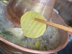 -果松木炭酸菜铜火锅·外婆参鸡汤