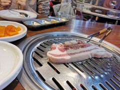 厚切五花肉-·缸桶屋·韩式牛肋条自助烤肉(西湖D11店)
