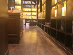 -钟书阁(松江泰晤士小镇店)