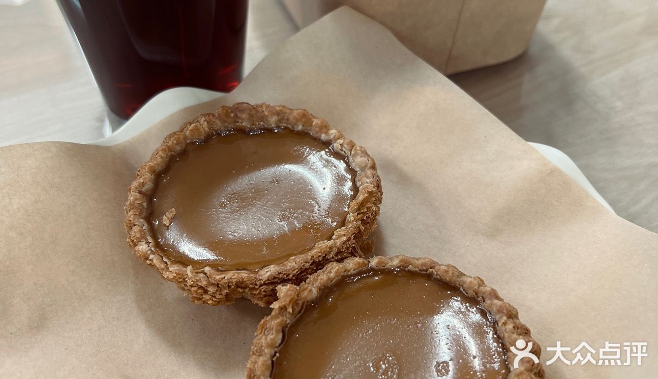 吃了两口就觉得很甜腻了，但是新鲜出炉