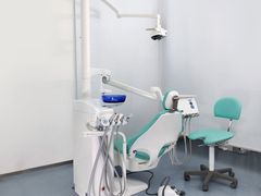 -岳辰齿科(浦东长泰店)