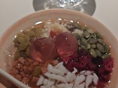 醪糟杏仁冰粉-麻六记(新天地店)