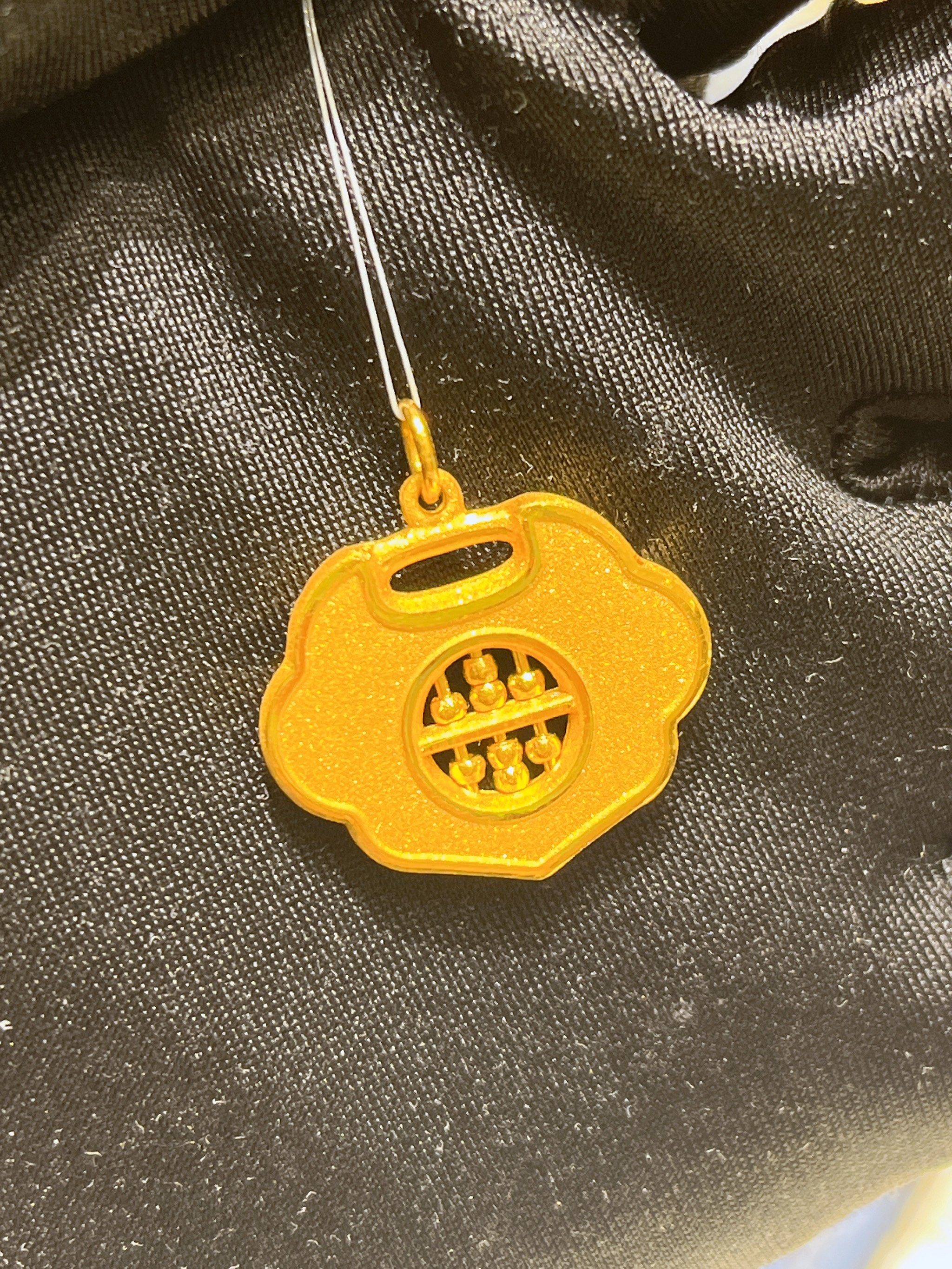 周大福黄金算盘吊坠