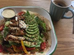 照烧鸡肉配牛油果拉法沙拉-HELLO 27 意面·沙拉·帕尼尼