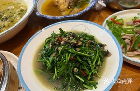 Stir-fried Snail Meat with Leek