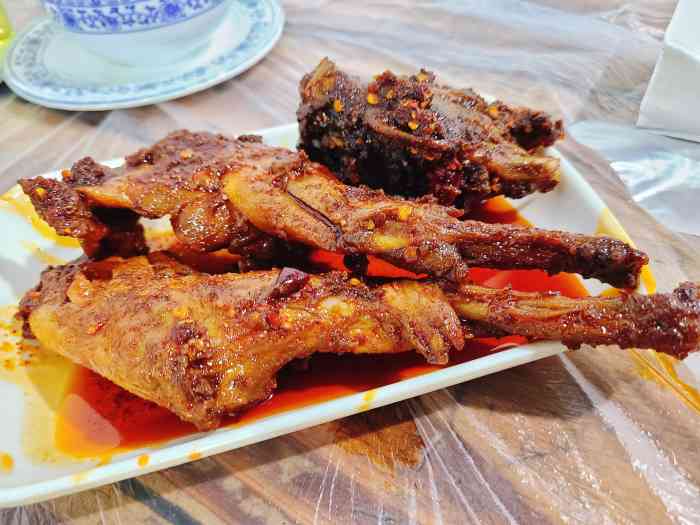 食神又名厕所兔-"被网上疯传的苍蝇馆-厕所兔,吸引过去,才.