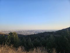-鬼笑石后山停车场
